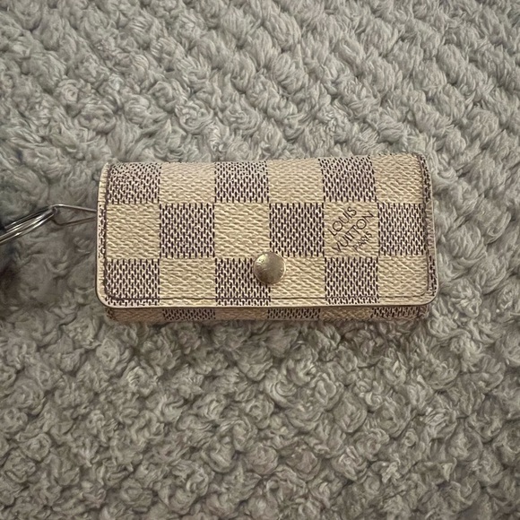 Louis Vuitton Checkered Key Holder - Picture 1 of 5